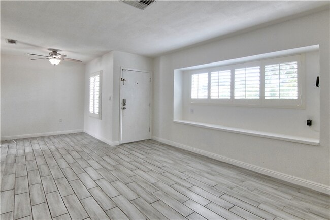 Building Photo - 431 E Janice St Rental
