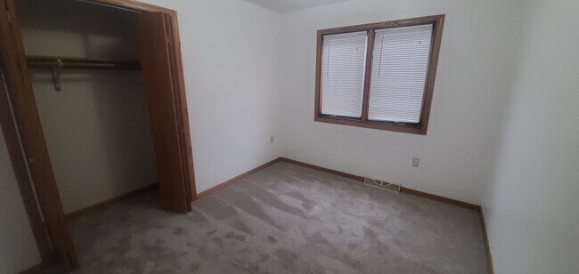 Photo - 2425 S 75th St Unidad #1 Lower