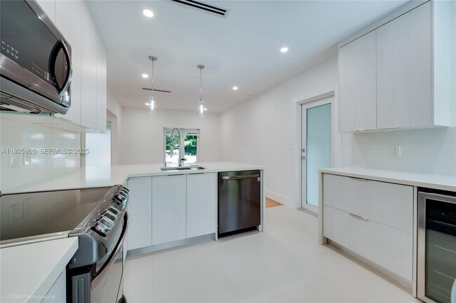 Photo - 1449 Cecilia Ave