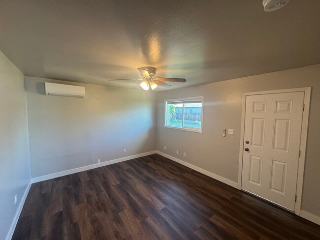 Photo - 3700 Lakeshore Blvd