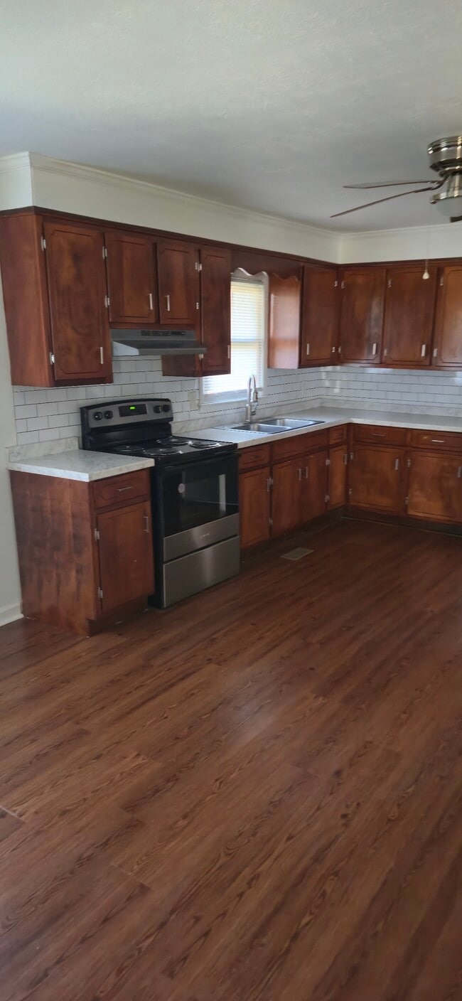 Photo - 133 Kings Ct Dr