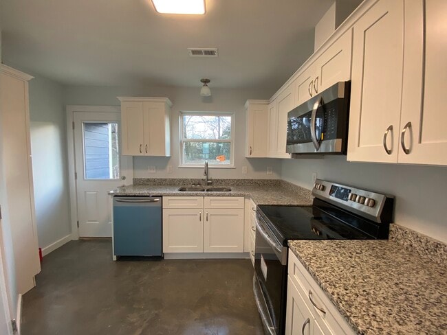 Photo - 218 College St