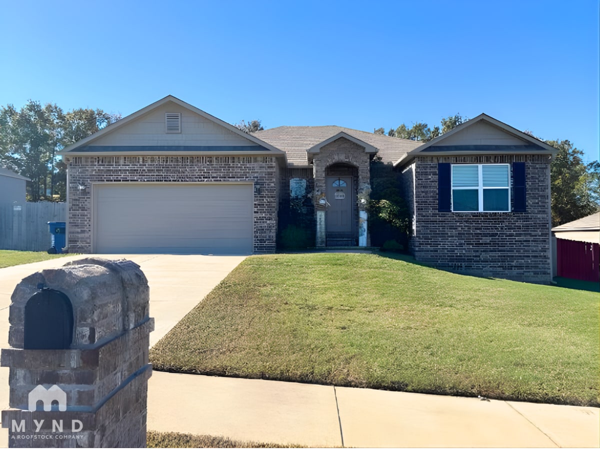 Photo - 908 Pinehurst Loop