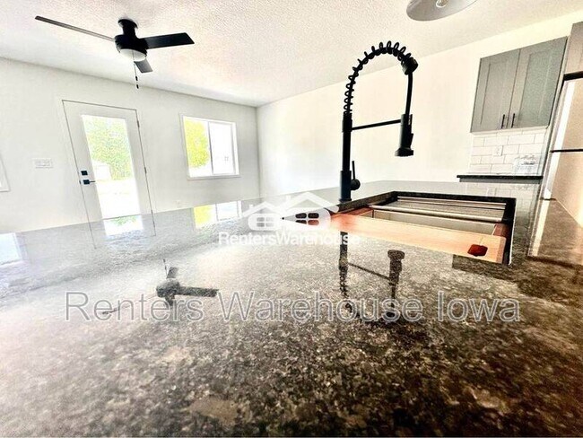 Photo - 2105 Willis Ave