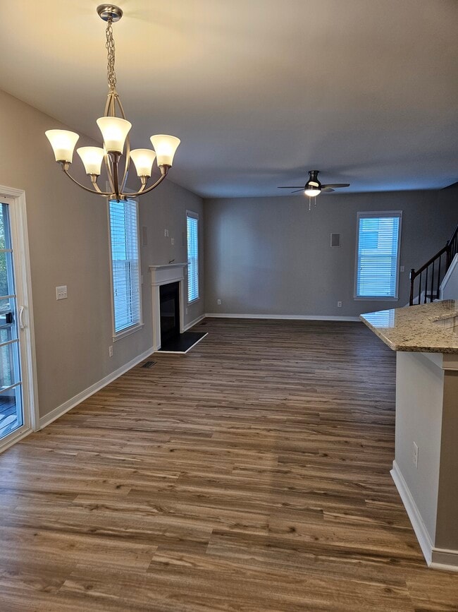 Photo - 919 Middle Ground Ave