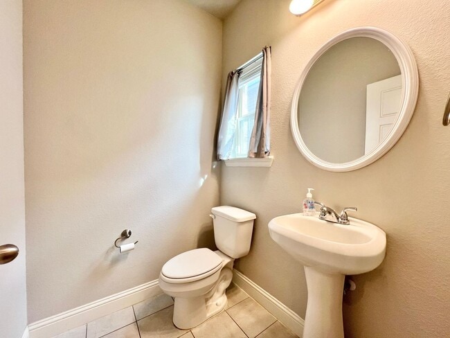 Photo - Modern Country Living Near I-35 – Stunning Duplex with Granite, Private Yard & Appliances Included!