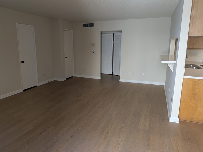 Photo - 3709 W Victory Blvd Unit G