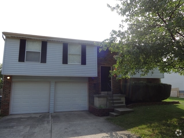 Building Photo - 2400 Warfield Dr Rental