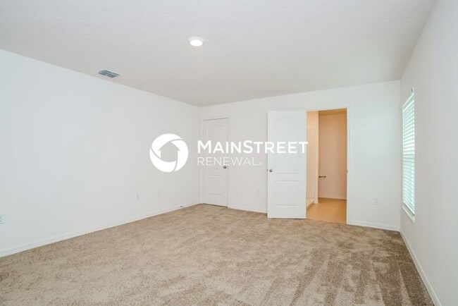 Photo - 5 Bedroom Pet-Friendly Home in Mascotte, FL with Main Street Renewal