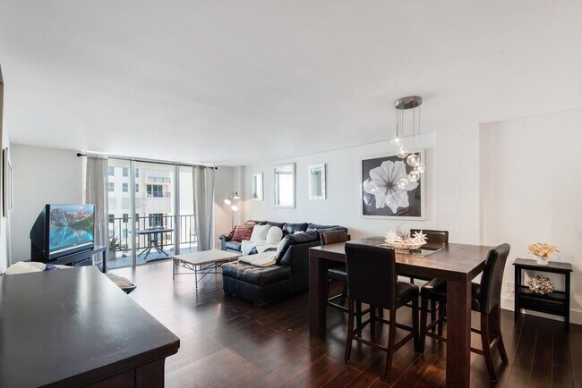 Photo - 1147 Hillsboro Mile Unit 505