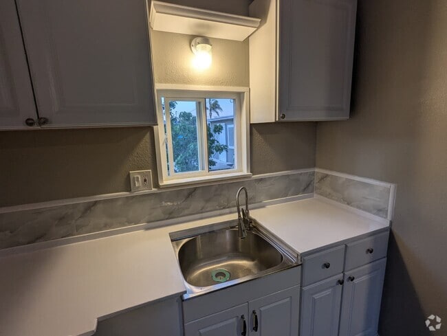 Building Photo - 1002 W Olive St Unit ADU #1 Rental