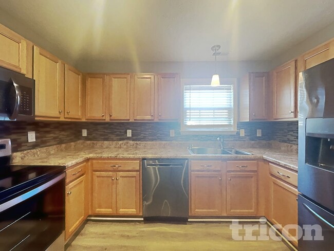 Photo - 901 Laramie Ct