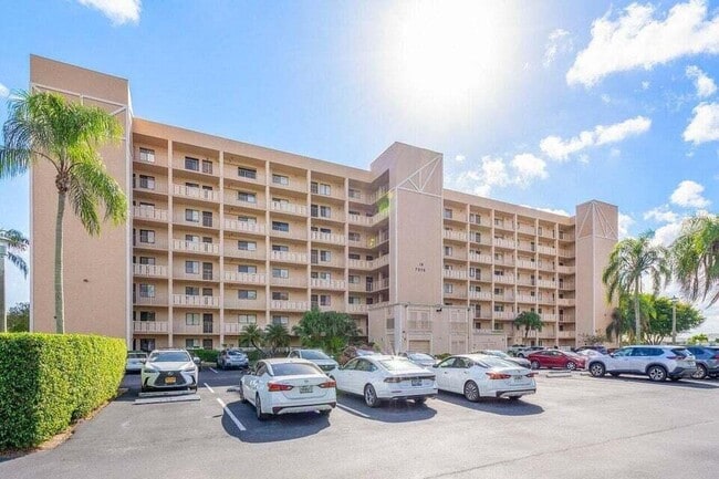 Photo - 7076 Huntington Ln Unit 207