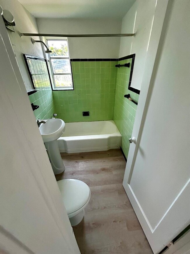 Photo - 631 SW 11th St Unit 1W