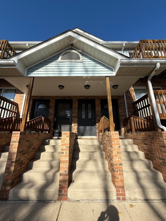 Building Photo - 353 Pinewood Cir