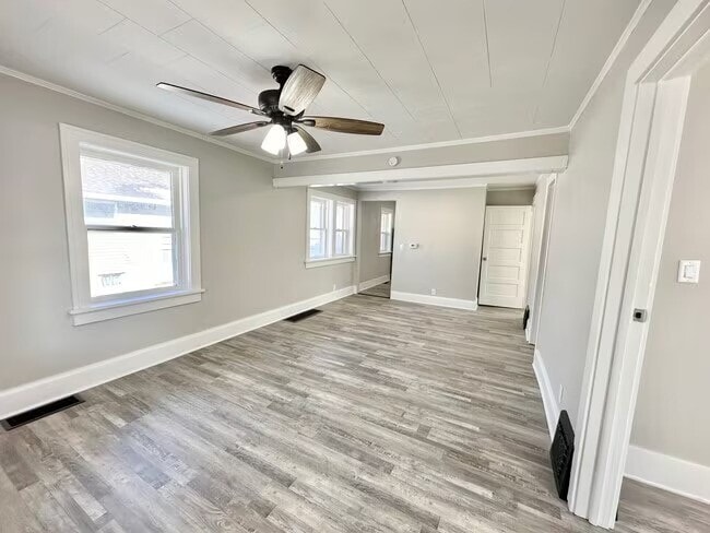 Photo - 1363 E 15th St