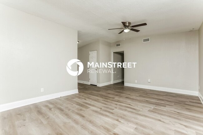 Photo - 3 Bedroom Pet-Friendly Home in Orlando, FL with Main Street Renewal