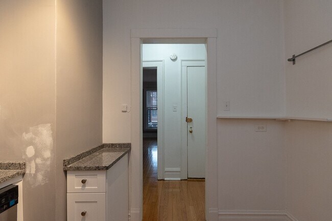 Photo - 445 W Melrose St Unit A4