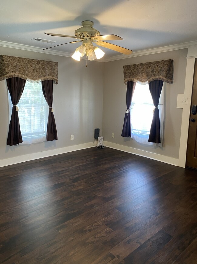 1204 Elm St