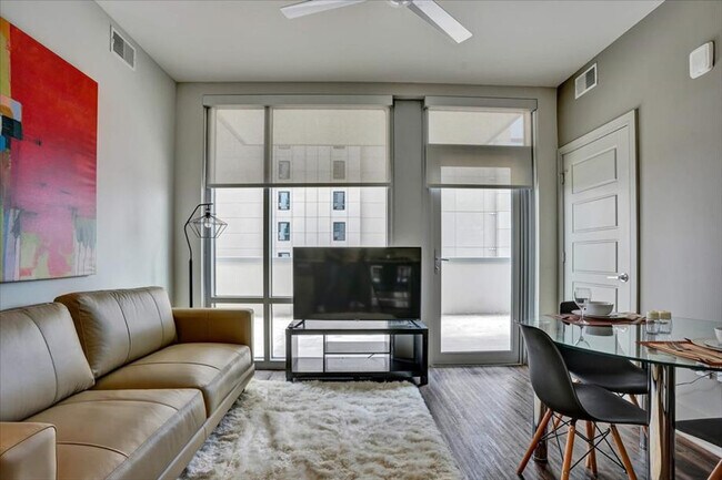 Photo - 3005 Peachtree Rd Unit ID1039870P