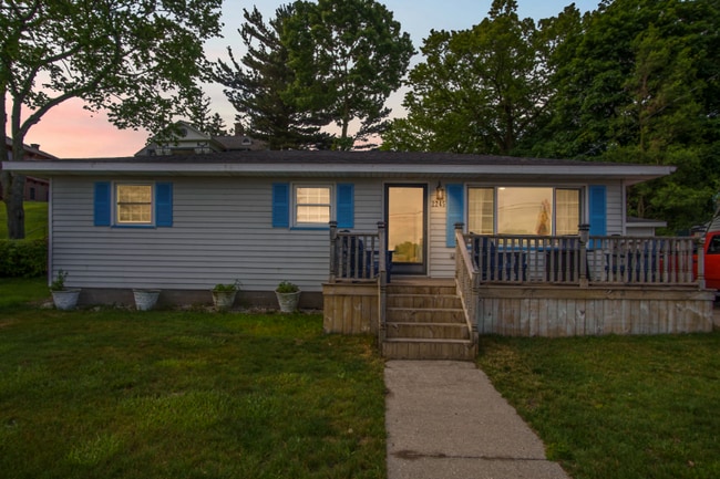 2245 Lakeshore Dr