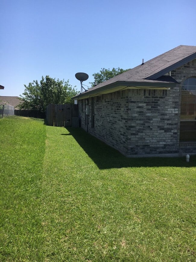 Photo - 3 BED / 2 Bath  AVAILABLE END OF JANUARY