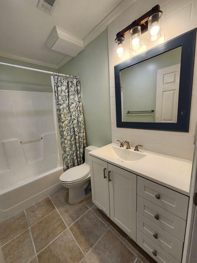 Photo - Newly Renovated 2 bedroom, 1 bathroom Apar...