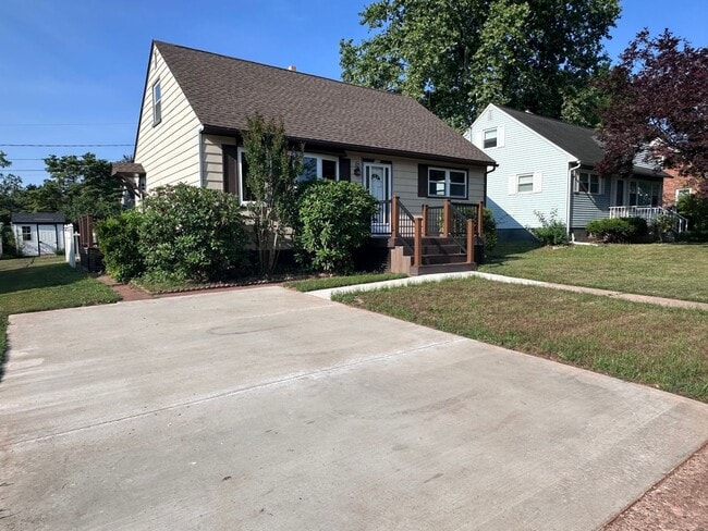 Photo - Cape Cod in Middletown 4 bedroom