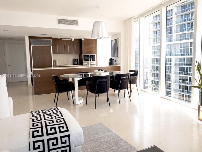 Photo - 475 Brickell Ave Unit 3915