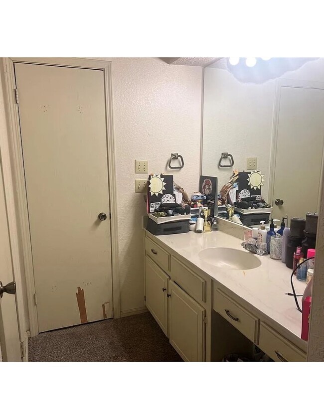 Photo - 2533 W Hefner Rd Unidad DUPLEX