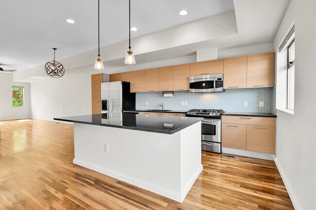 Photo - 2345 Walnut St