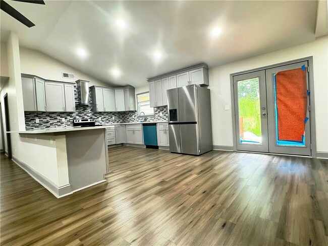 Photo - 160 Maddox Rd