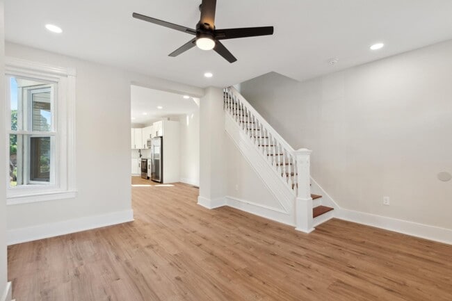 Photo - 302 Spring St