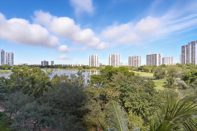 Photo - 20000 E Country Club Dr Unidad 516