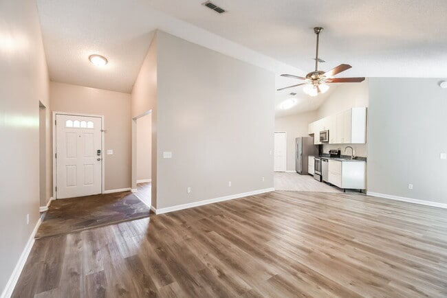 Photo - 465 Oldfield Dr