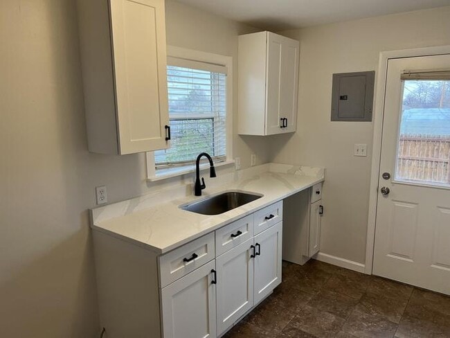 Photo - 100 S Kendall St