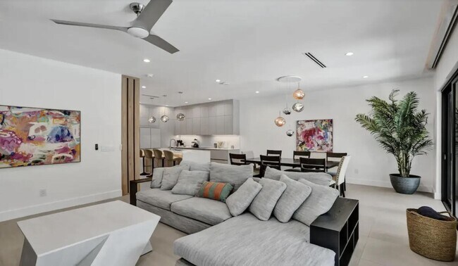 Photo - 828 SW 16th St