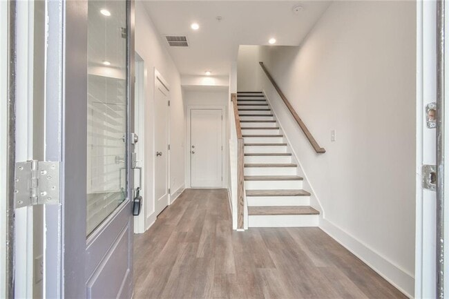 Photo - 490 Harmony Ter NW