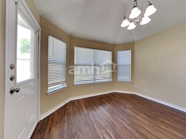 Photo - 1702 Griffin Ln