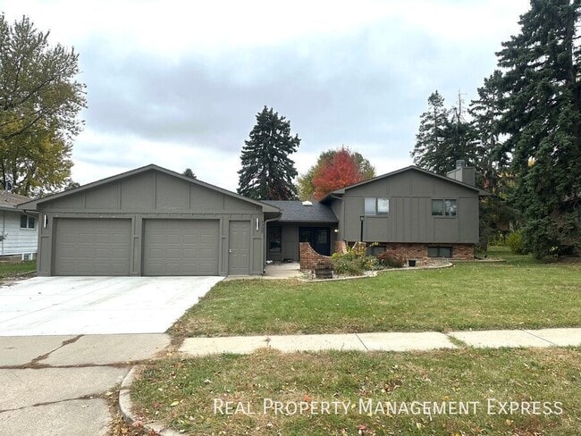 Photo - 5 Bedroom 4 Bath Home Blending Luxury and ...