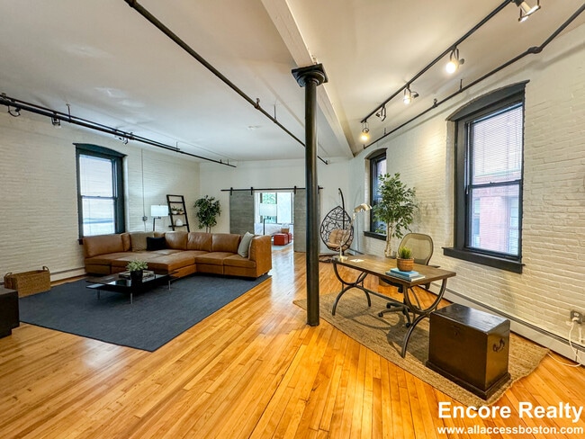 Building Photo - 19 Stanhope St Unit 2A