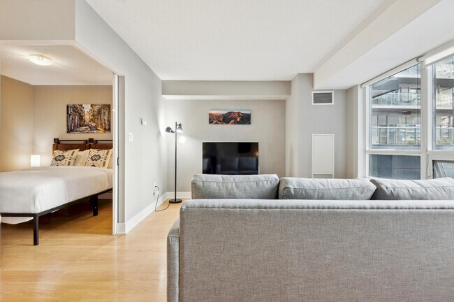 Building Photo - 20 Blue Jays Way Unit FL1-ID1030990P