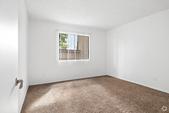 1BR, 1BA - 705SF - Bedroom
