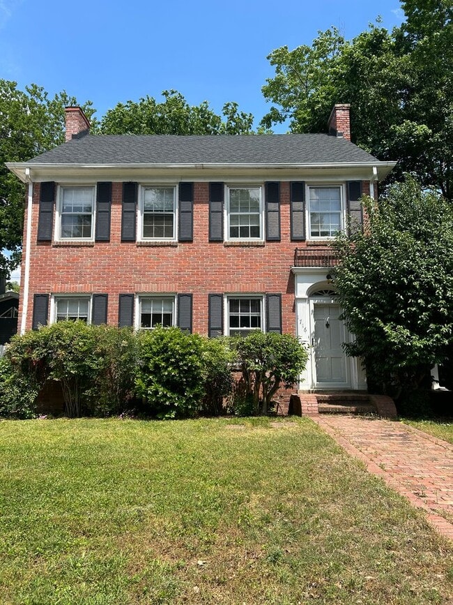 Building Photo - Charming 1920s Home in Five Points – Available April 4th