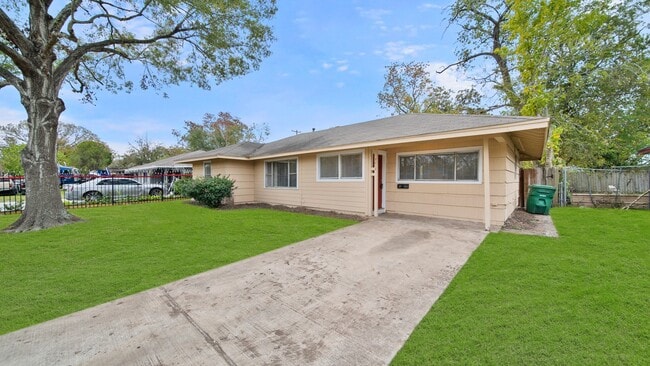 Photo - 8018 Sharondale Dr