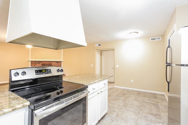 Photo - 501 Ramblin Oaks Dr