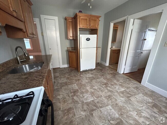 Building Photo - 82 Conwell Ave Unit 2 Rental