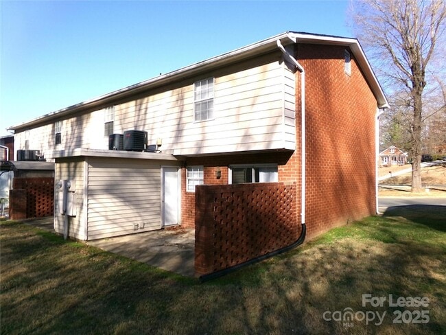 Photo - 1351 N 6th St