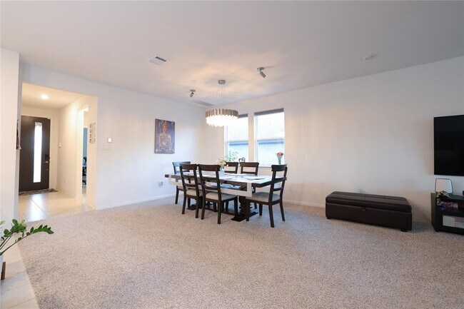 Photo - 232 Barton Oak Trl