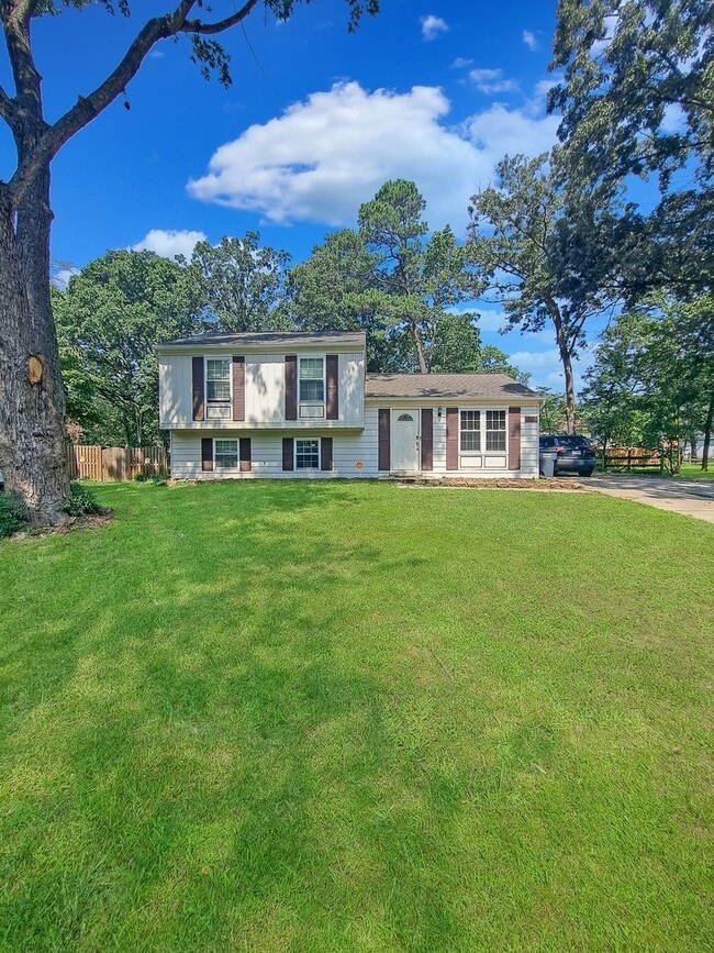 Building Photo - 5209 Vaughan Ct